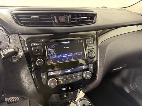 Used 2022 Nissan Rogue Sport SV AWD/4WD image 16
