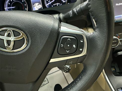 Used 2017 Toyota Camry XLE image 25