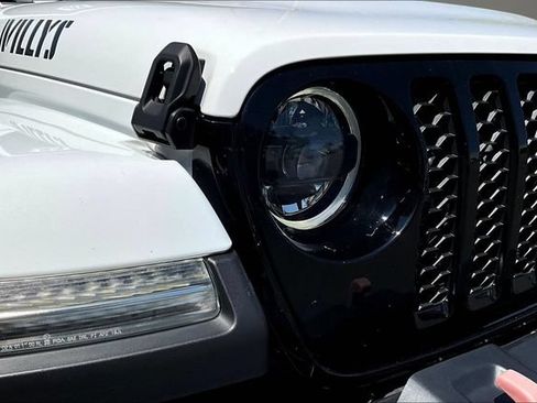 Used 2023 Jeep Gladiator Sport AWD/4WD image 33