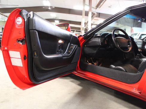 Used 1993 Chevrolet Corvette Coupe RWD image 28