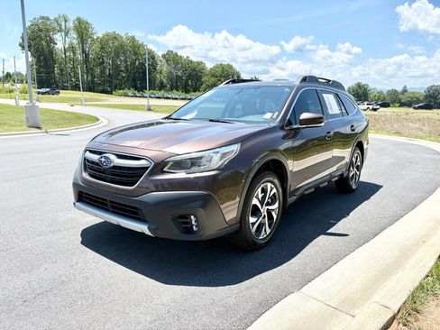 Used 2020 Subaru Outback Limited w/ Popular Package #2 AWD/4WD image 3