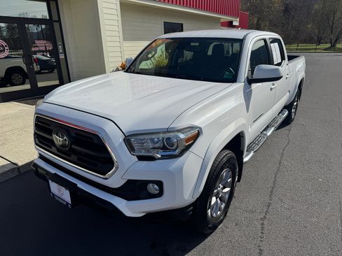 Used 2018 Toyota Tacoma SR5 image 2
