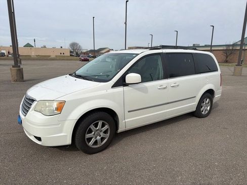 Used 2010 Chrysler Town & Country Touring image 2
