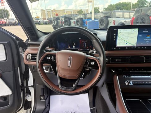 Used 2025 Lincoln Aviator Reserve w/ Equipment Group 201A AWD/4WD image 16