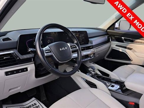 Used 2024 Kia Telluride EX image 11