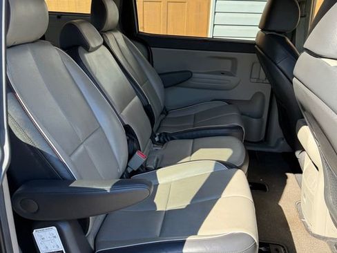 Used 2017 Kia Sedona LX w/ LX Essentials Premium Package image 14