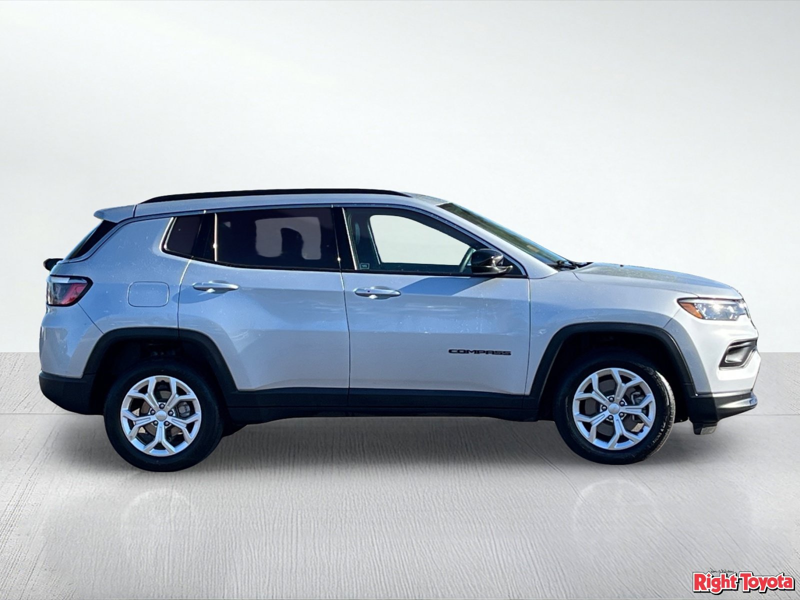 Used 2024 Jeep Compass Latitude AWD/4WD image 7
