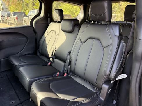 New 2026 Chrysler Pacifica Select w/ S Appearance Package image 16