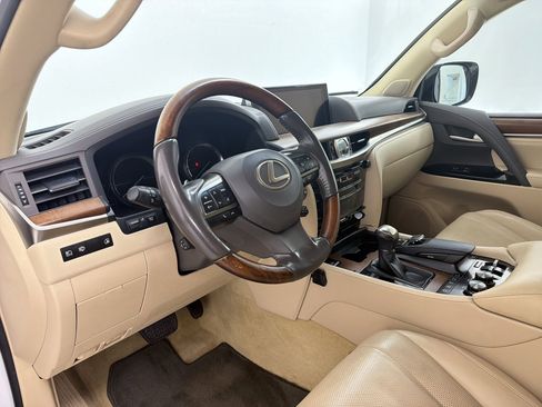 Used 2019 Lexus LX 570 4WD w/ Luxury Package image 4