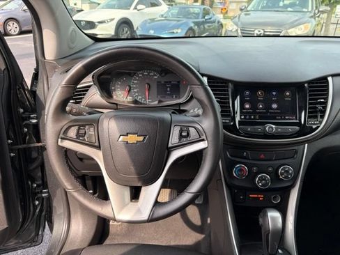 Used 2020 Chevrolet Trax LT AWD/4WD image 17