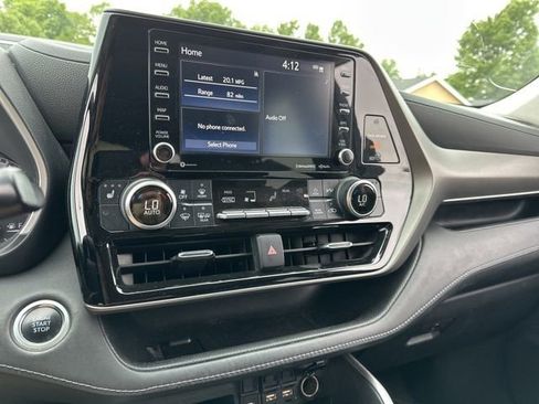 Used 2021 Toyota Highlander XLE AWD/4WD image 10