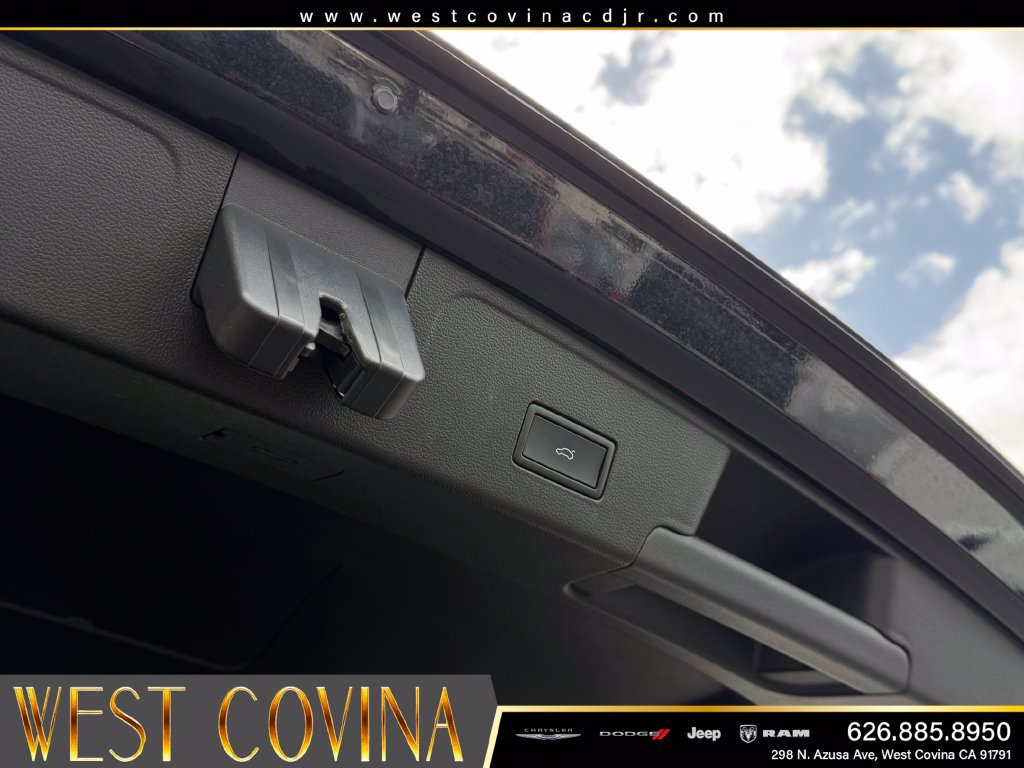 Used 2025 Volkswagen Atlas Cross Sport SE AWD/4WD image 15