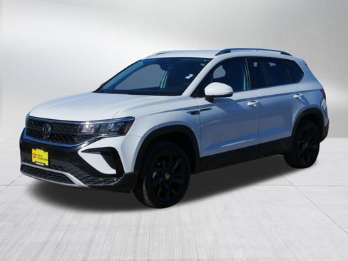 Used 2023 Volkswagen Taos SE image 3