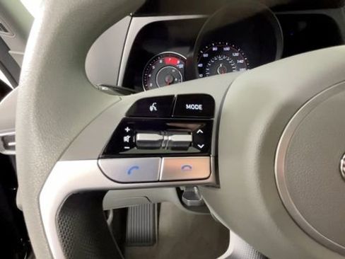 Certified 2023 Hyundai Elantra SE FWD image 22