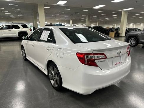 Used 2012 Toyota Camry SE FWD image 5