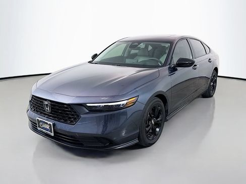 Certified 2025 Honda Accord SE image 3