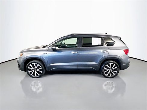 Used 2022 Volkswagen Taos SE image 4