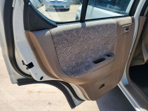 Used 2000 Isuzu Rodeo S RWD image 15