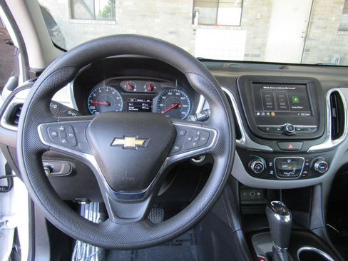 Used 2019 Chevrolet Equinox LS FWD image 15