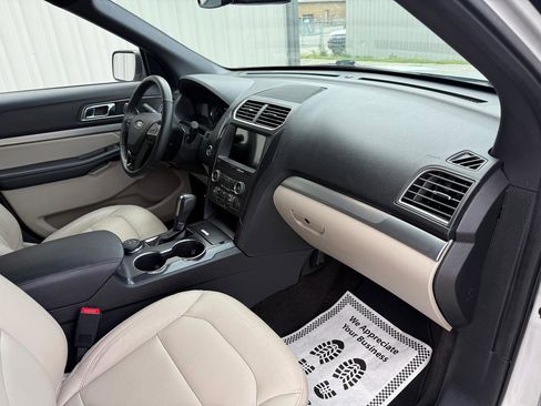 Used 2018 Ford Explorer XLT w/ Equipment Group 202A AWD/4WD image 33