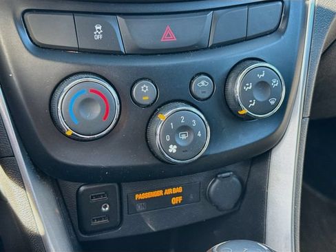 Used 2020 Chevrolet Trax LT w/ LT Convenience Package AWD/4WD image 20