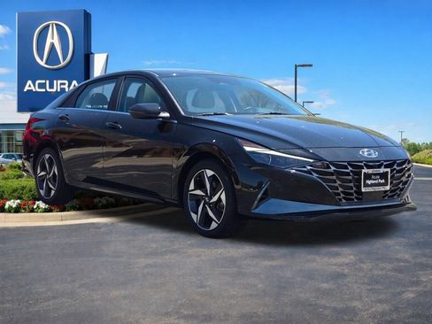 Used 2023 Hyundai Elantra Limited w/ Cargo Package FWD image 5