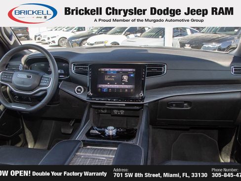 Used 2024 Jeep Wagoneer L Series II w/ Flexible Seating Group AWD/4WD image 20