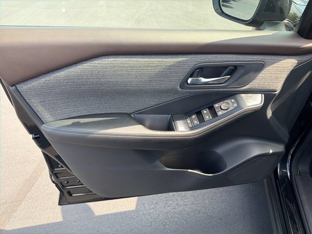 Used 2022 Nissan Rogue SV AWD/4WD image 11