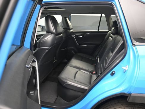 Used 2021 Toyota RAV4 XLE Premium AWD/4WD image 30