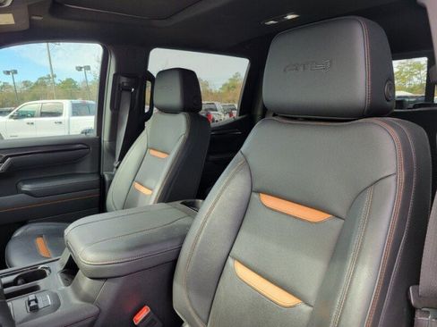 Used 2024 GMC Sierra 1500 AT4 w/ Technology Package AWD/4WD image 12