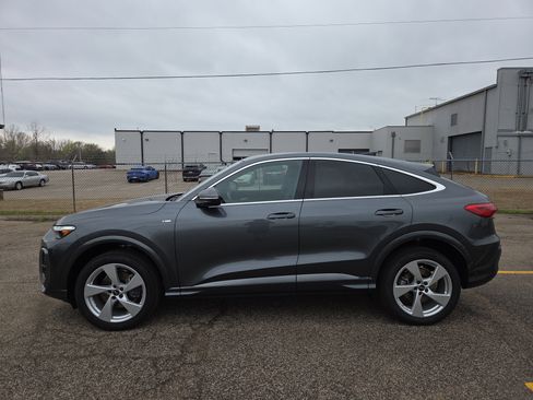 Used 2025 Audi Q5 Premium Plus w/ Premium Plus image 2