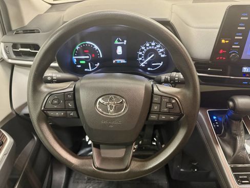 Used 2022 Toyota Sienna LE image 24