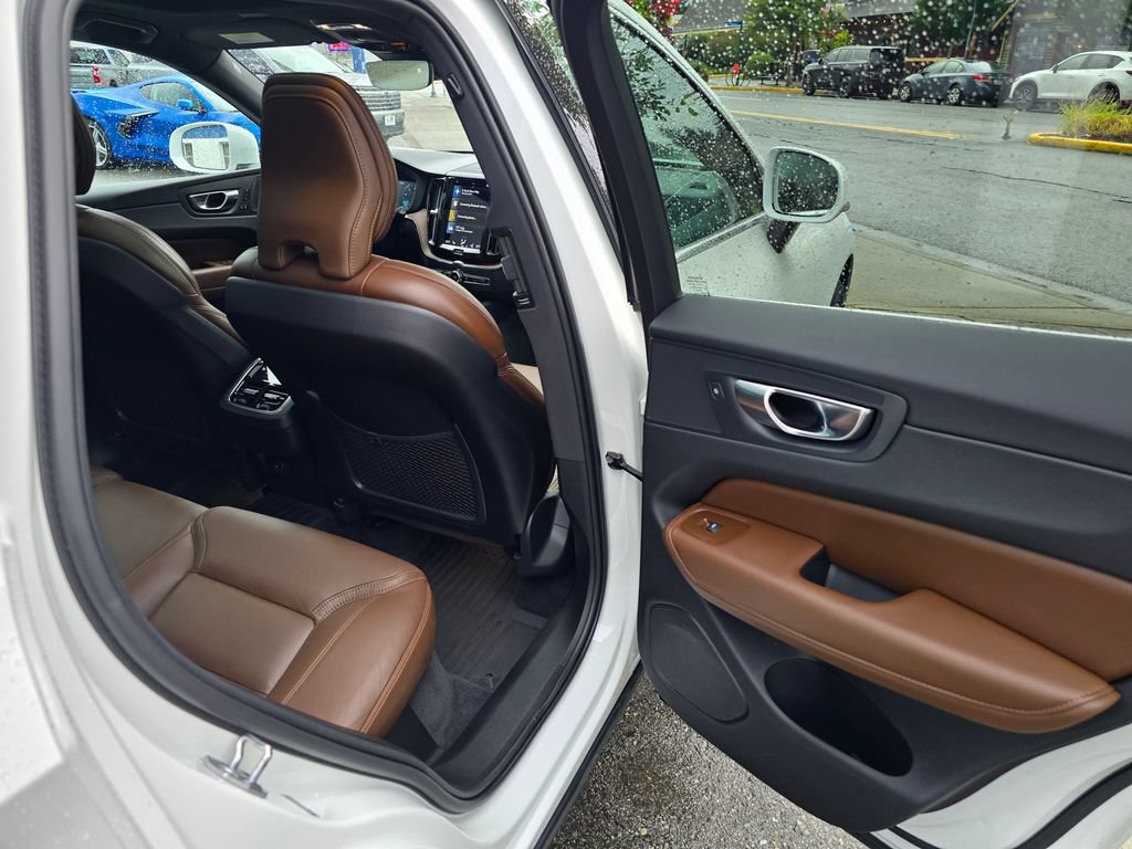 Used 2021 Volvo XC60 T5 Inscription w/ Advanced Package AWD/4WD image 14