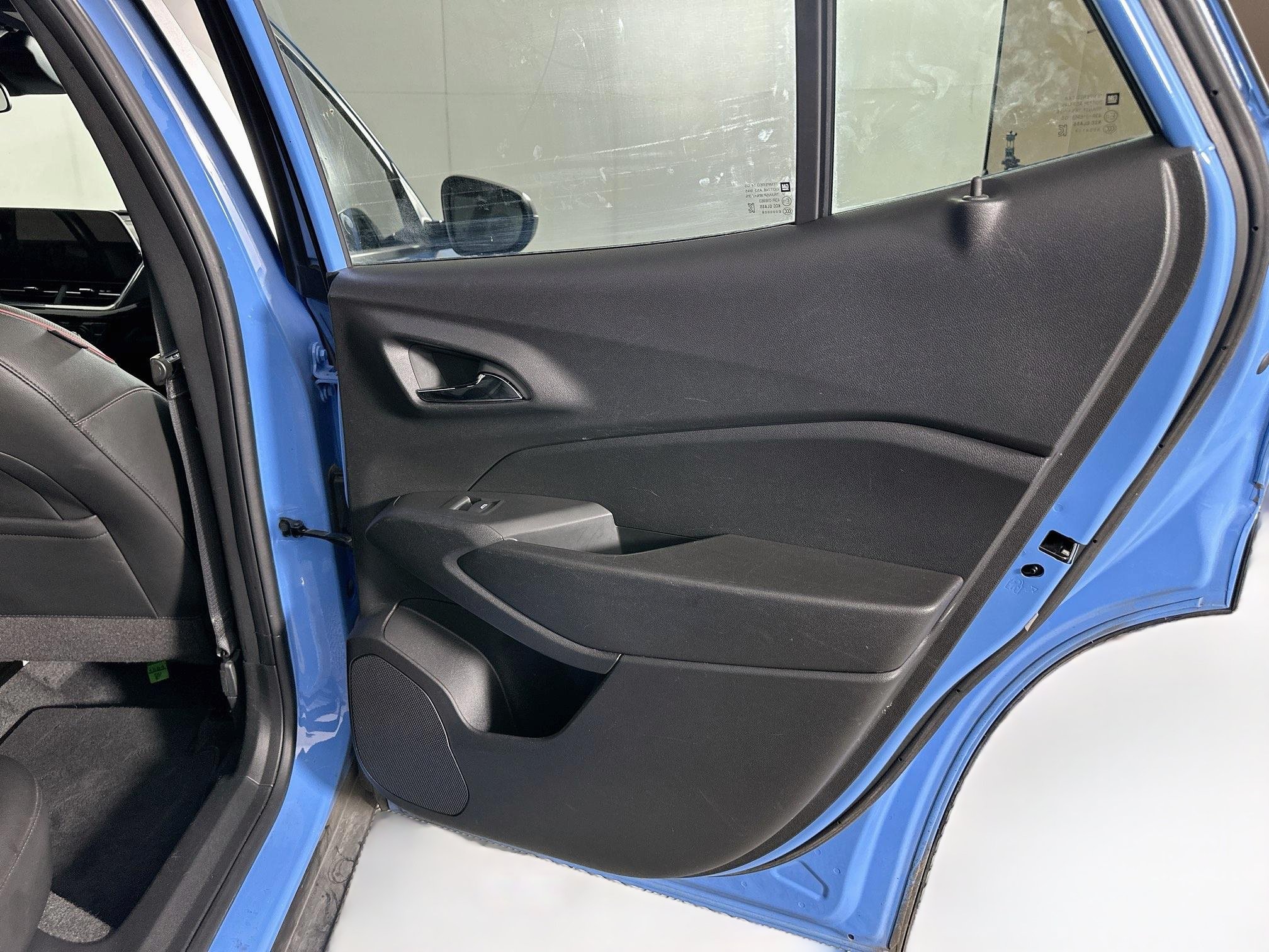 Used 2024 Chevrolet Trax RS w/ Sunroof Package FWD image 31