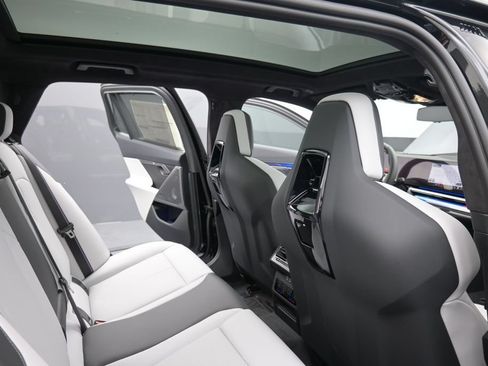 New 2027 BMW M5 Touring AWD/4WD image 17