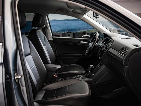 Used 2018 Volkswagen Tiguan SE AWD/4WD image 23