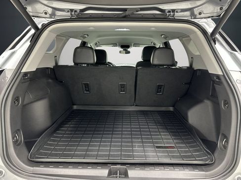 Used 2024 GMC Terrain SLT w/ Elevation Edition FWD image 12