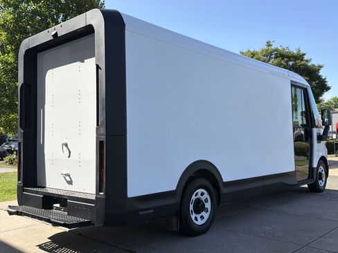 Used 2024 Chevrolet Brightdrop 600 w/ Commercial Equipment Package AWD/4WD image 6