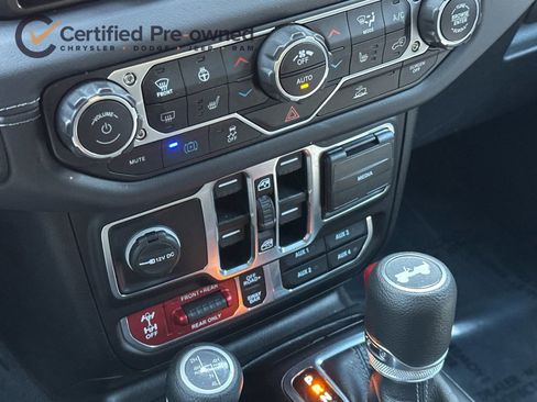 Certified 2025 Jeep Wrangler Unlimited Rubicon 4xe w/ Convenience Group AWD/4WD image 21