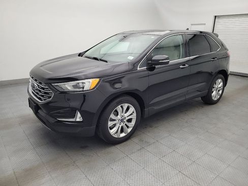Used 2022 Ford Edge Titanium AWD/4WD image 2