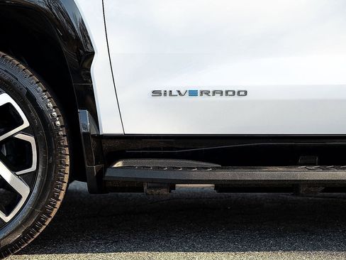 New 2024 Chevrolet Silverado EV RST image 14