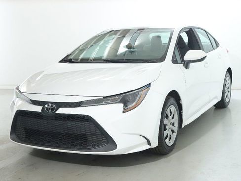 Used 2021 Toyota Corolla LE image 4