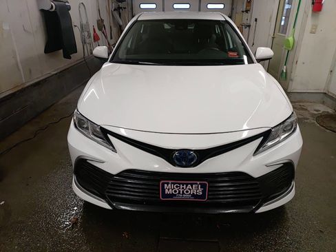 Used 2022 Toyota Camry LE image 1