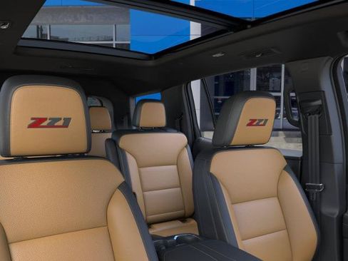 New 2027 Chevrolet Traverse Z71 w/ LPO, Floor Liner Package AWD/4WD image 24