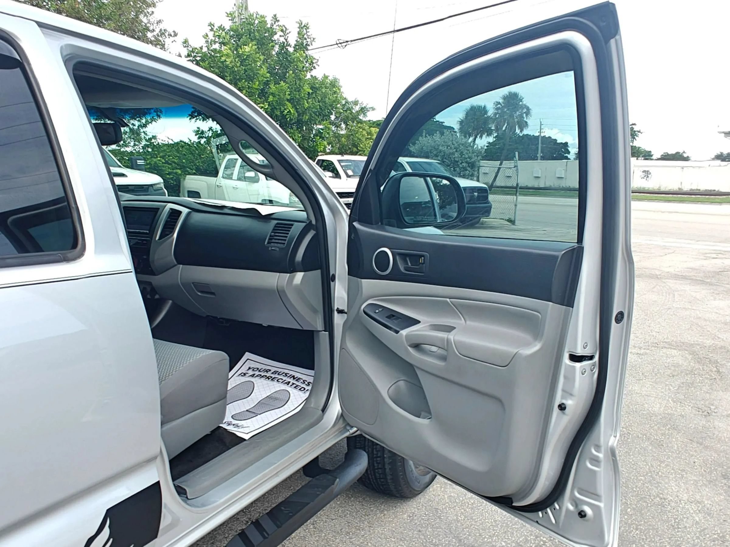 Used 2012 Toyota Tacoma PreRunner w/ SR5 Pkg RWD image 15