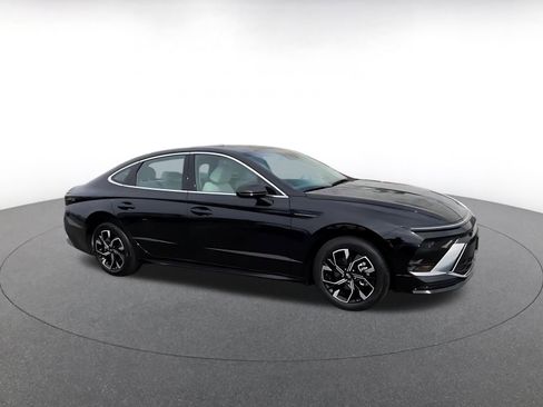 Used 2025 Hyundai Sonata SEL FWD image 2