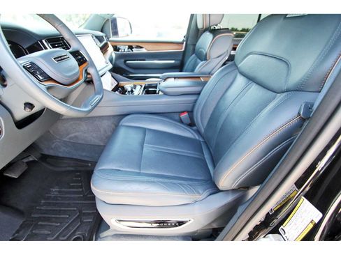 Used 2023 Jeep Grand Wagoneer Series II w/ Premium Group II AWD/4WD image 12