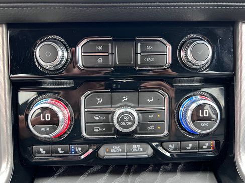 Used 2024 GMC Yukon XL Denali AWD/4WD image 43