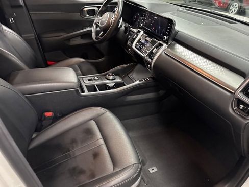Used 2023 Kia Sorento EX image 9