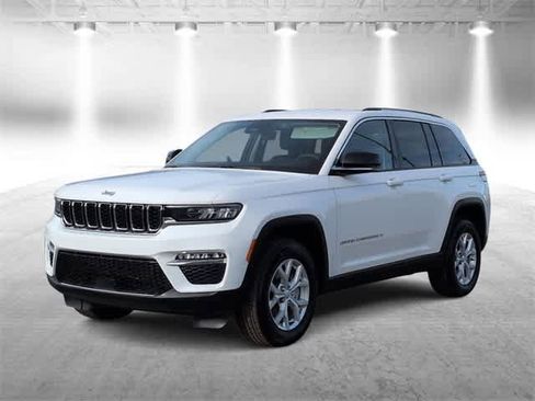 Used 2023 Jeep Grand Cherokee Limited image 4